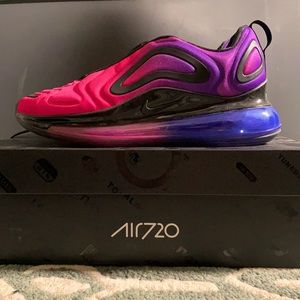 Women’s Air Max Nike Air Max 720-Barely Used.